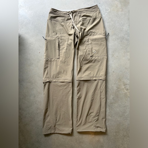 Mountain Hardwear Zip Off Travel & Hiking Pants - size 4 & 6 - Picture 1 of 8
